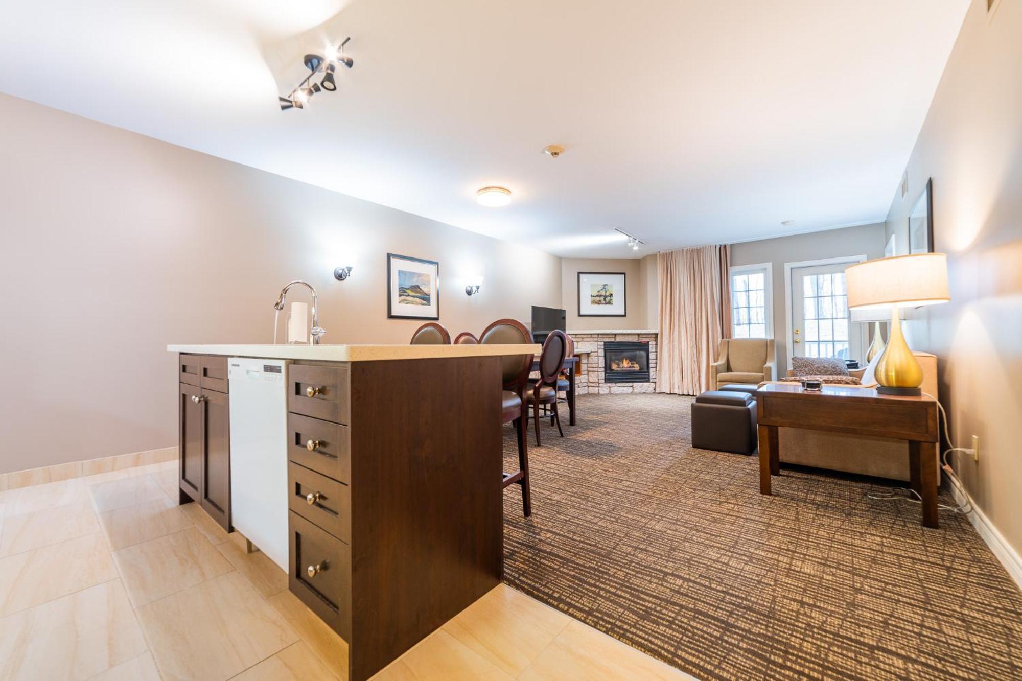 Horseshoe Valley Suites - The Azure Shanty Bay 외부 사진